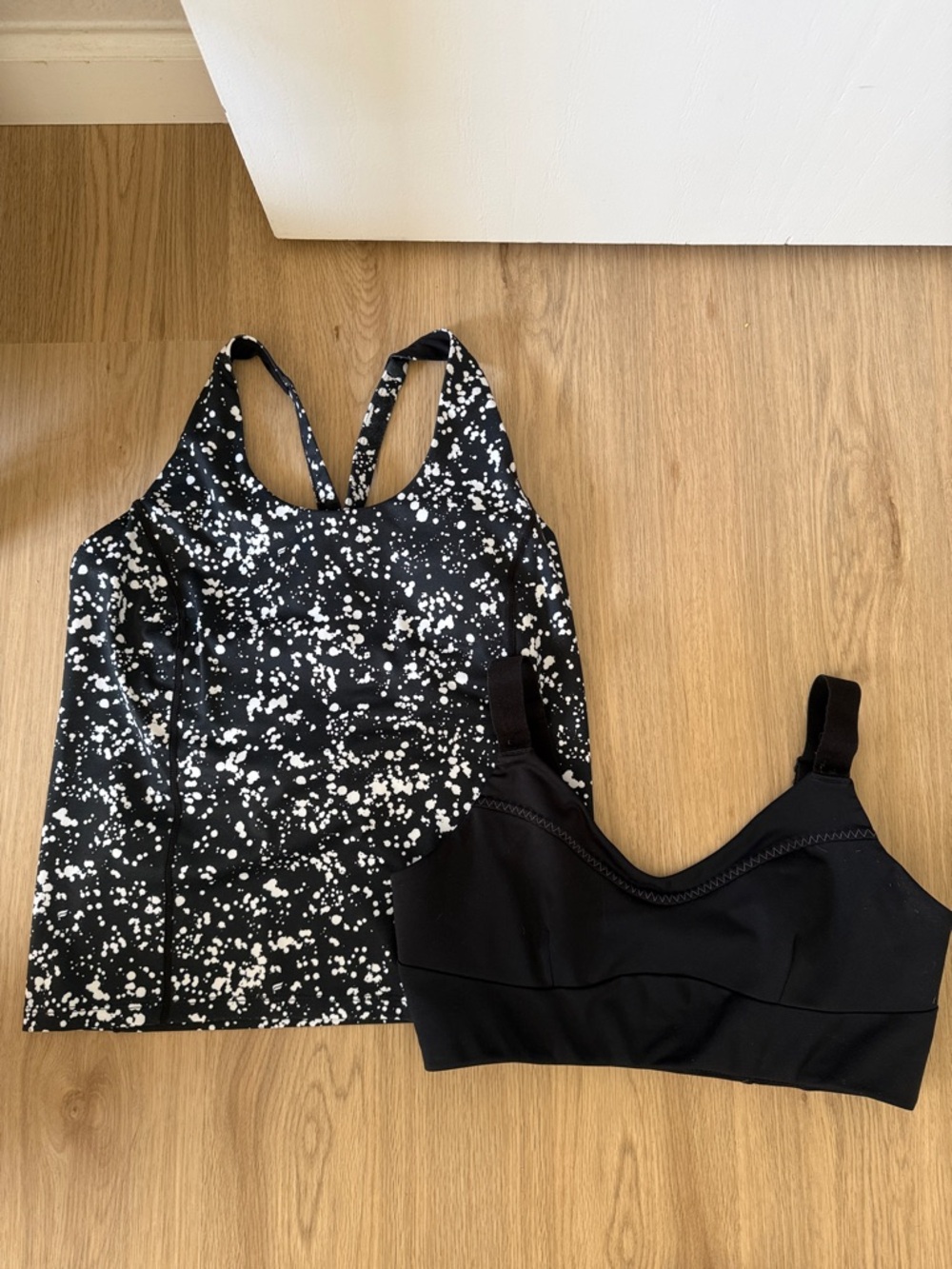 Fabletics Specke Top and Black Bralette Set